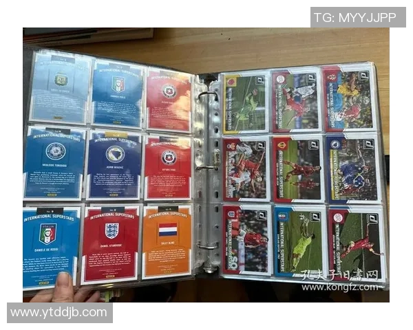 小学生挑战球星卡足球拆包大赛 看谁能集齐全套珍稀卡片 小学生挑战球星卡足球拆包大赛 看谁能集齐全套珍稀卡片