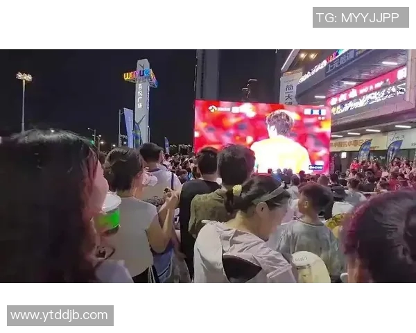 当顶级足球球星遇上社交恐惧展现赛场外最真实的孤独与挣扎